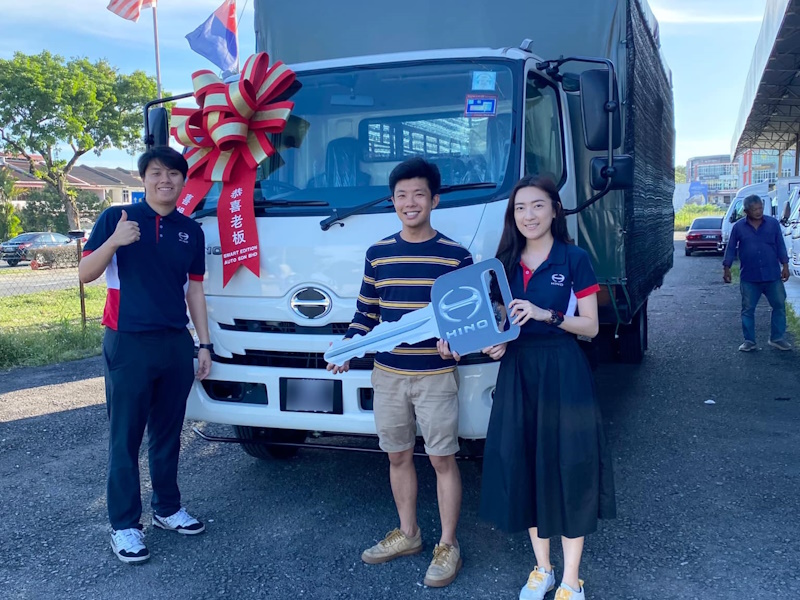 Hino 300 XZC730 - 18ft Wooden Cargo with Tail Lift